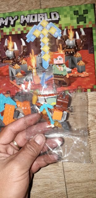 Lắp ráp 1 hộp LegoMineCraff MyWord 63022 nhiều chi tiết bằng nhựa ABS