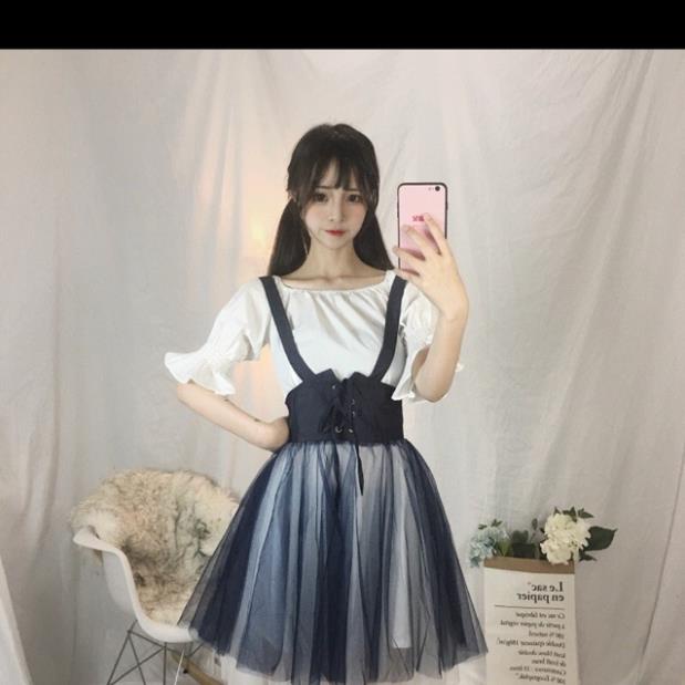 ( Có sẵn size M )Set váy phong cách Nhật Bản : váy suông trễ vai tay loe+ váy yếm xoè denim phối lưới .