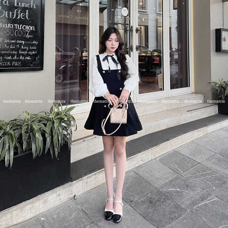 Váy học sinh liền thân đính cúc