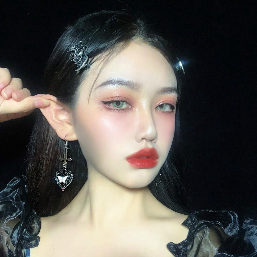 Bông Tai Hình Chữ Thập Và Trái Tim Theo Phong Cách Retro