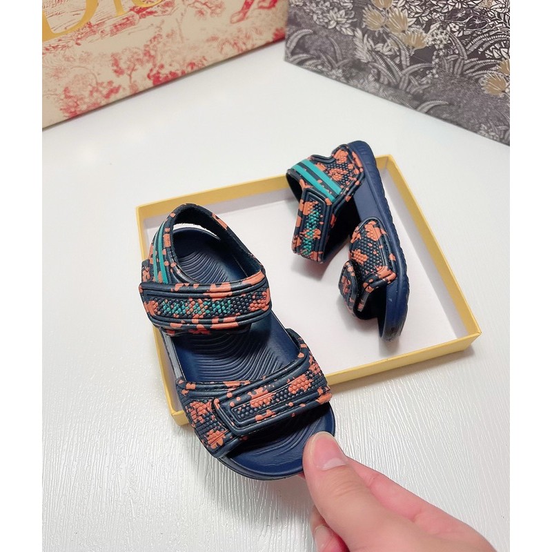 Xăng đan xốp cho bé