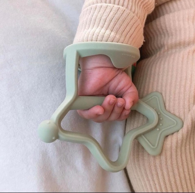 Gặm nướu ngôi sao Moyuum Hàn Quốc - Màu ngẫu nhiên