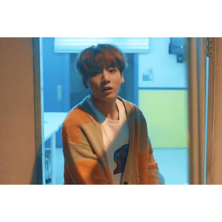 [BTS] ẢNH THẬT ÁO KHOÁC CADIGAN LEN JUNGKOOK SPRING DAY MV