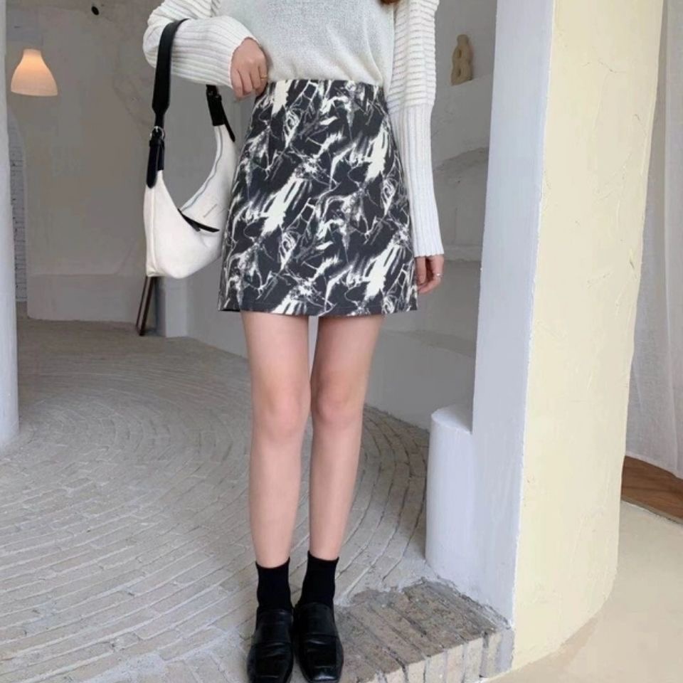 Chân váy chữ A kiểu dáng thời trang độc đáo xinh xắn cho nữ | BigBuy360 - bigbuy360.vn