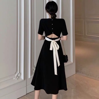 Váy xoè hở lưng thắt nơ