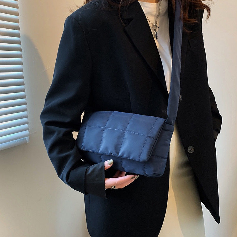 Túi đeo chéo nữ mây cá tính túi đeo chéo vải phao túi gối