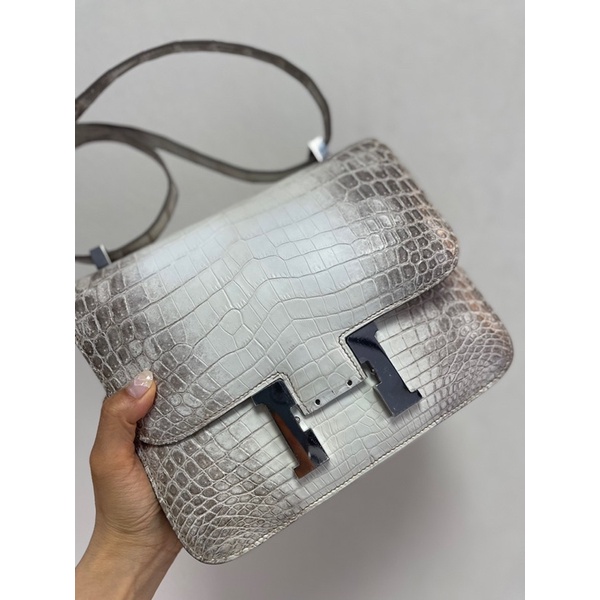 Túi đeo chéo nữ thương hiệu Hermes Constance 24 bạch tạng da cá sấu mĩ cao cấp thêu tay