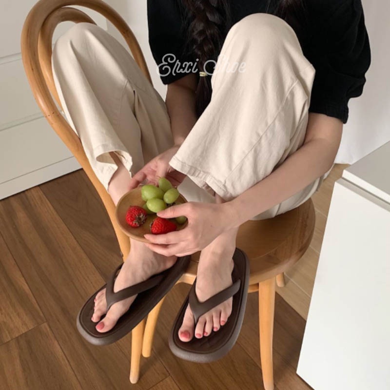 Dép đi trong phòng Nóng bỏng