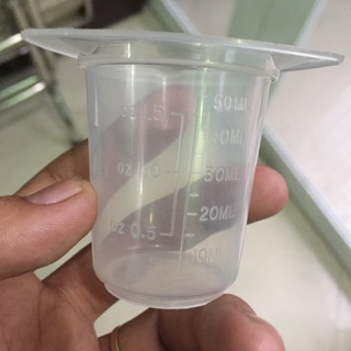 Cốc nhựa chia vạch 3 miệng rót