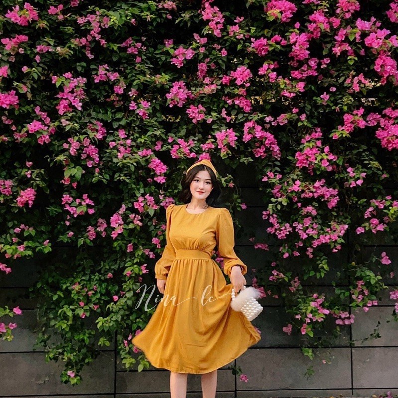 Đầm maxi vàng dài tay cột nơ lưng tặng kèm tuban du lịch đi biển | BigBuy360 - bigbuy360.vn