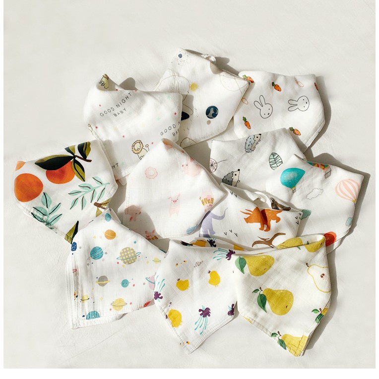 Yếm xô tam giác 4 lớp cho bé có 2 nấc cúc bấm tiện lợi