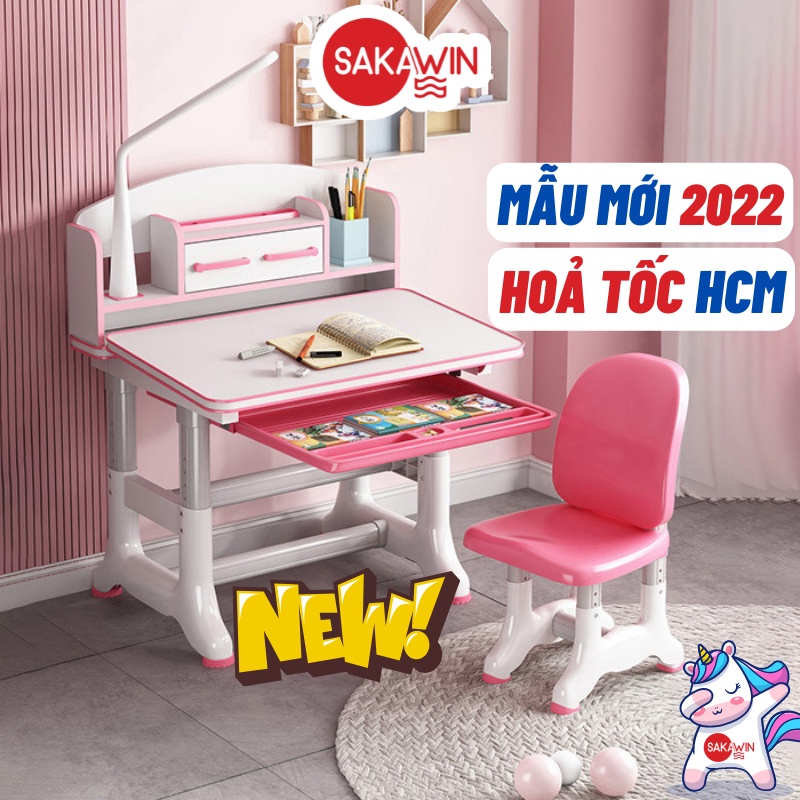 (Tặng đèn) Bàn học cho bé có giá sách Sakawin B06, Bàn học sinh chống gù thông minh, Giá nhập bảo hành 2 năm