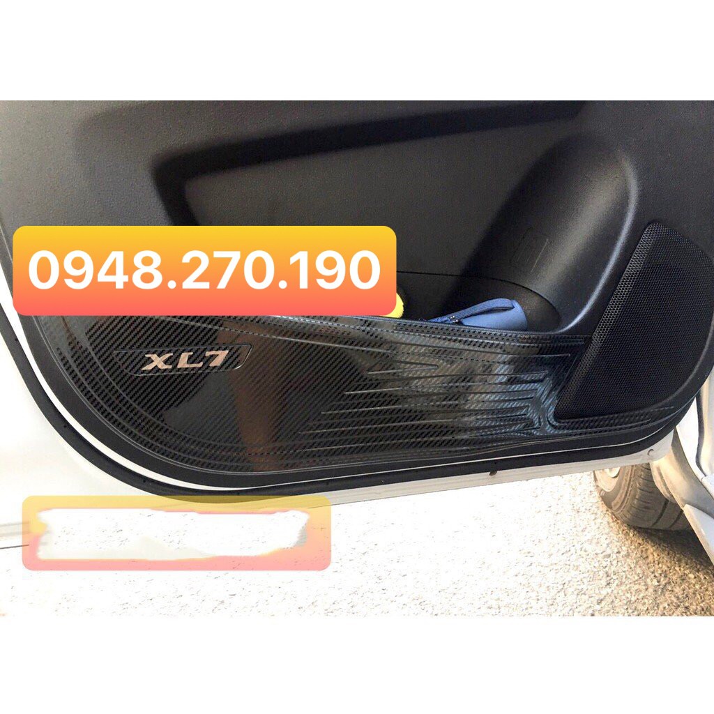 Ốp Tapli Cửa Xe Suzuki XL7 2020 Mẫu Carbon - tặng kèm keo 3.M