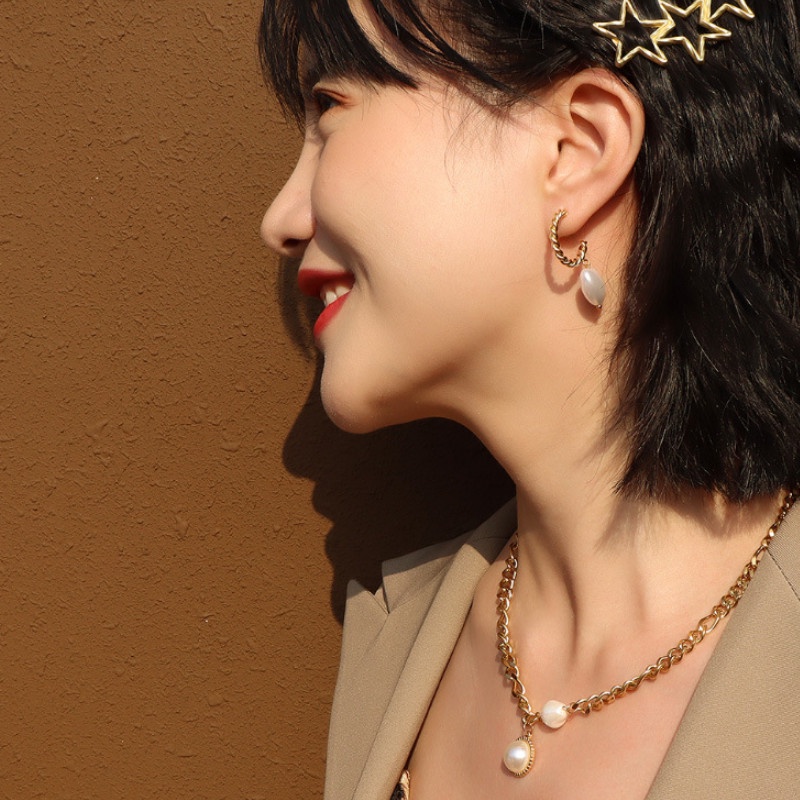 Bông Tai Chữ C Xoắn Tòn Ten Hình Trái Tim Titan Ko Han Rỉ TT 3945