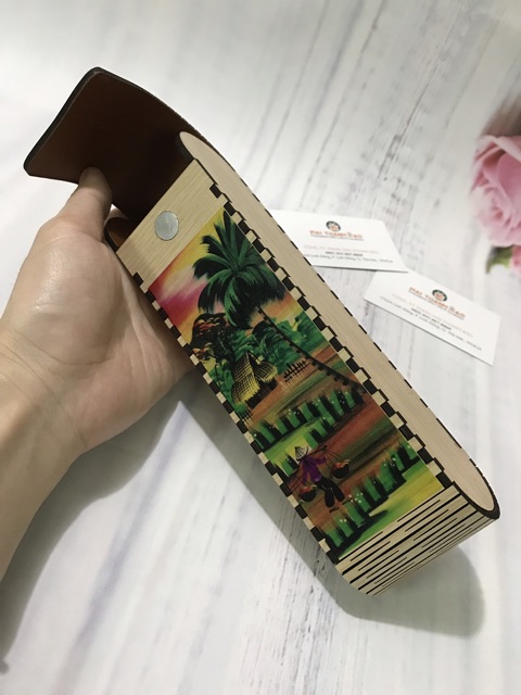 Hộp bút gỗ độc đáo in hình phong cảnh con người Việt Nam làm quà tặng khách nước ngoài có thể khắc chữ