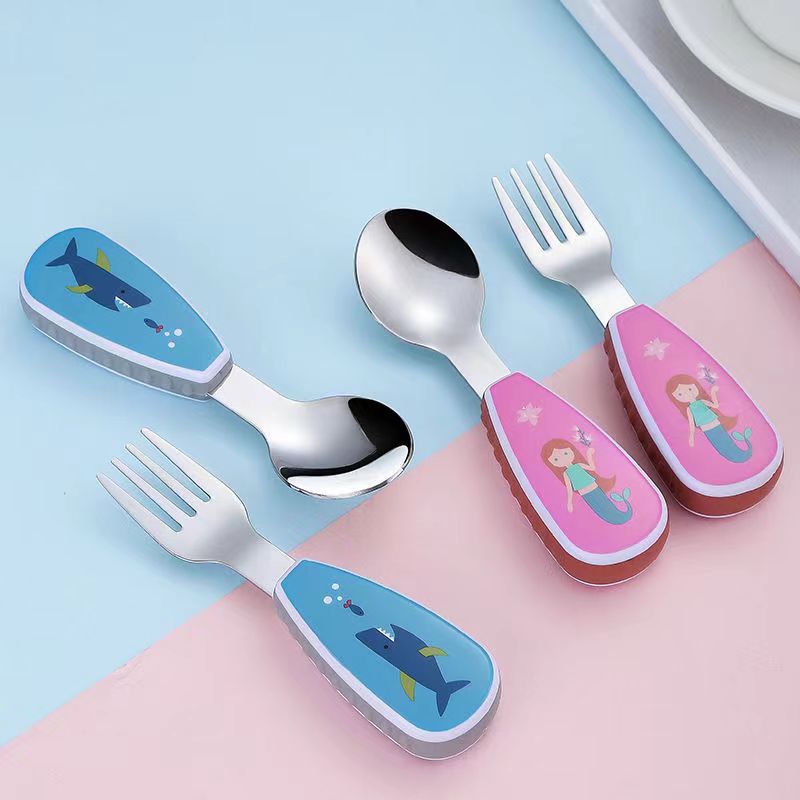 Bộ Muỗng Nĩa Tay Cầm Ngắn Hình Hoạt Hình Cho Bé Tập Ăn Dặm