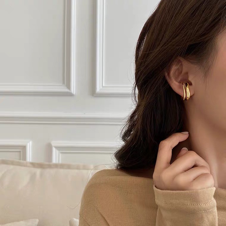 Khuyên kẹp vành tai bằng kim loại thiết kế đơn giản phong cách Nhật Hàn dễ phối đồ thời trang cho nữ