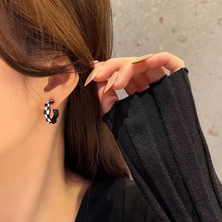 Bông tai nhựa caro cá tính, phụ kiện trang sức TS011 - Filibrastyle