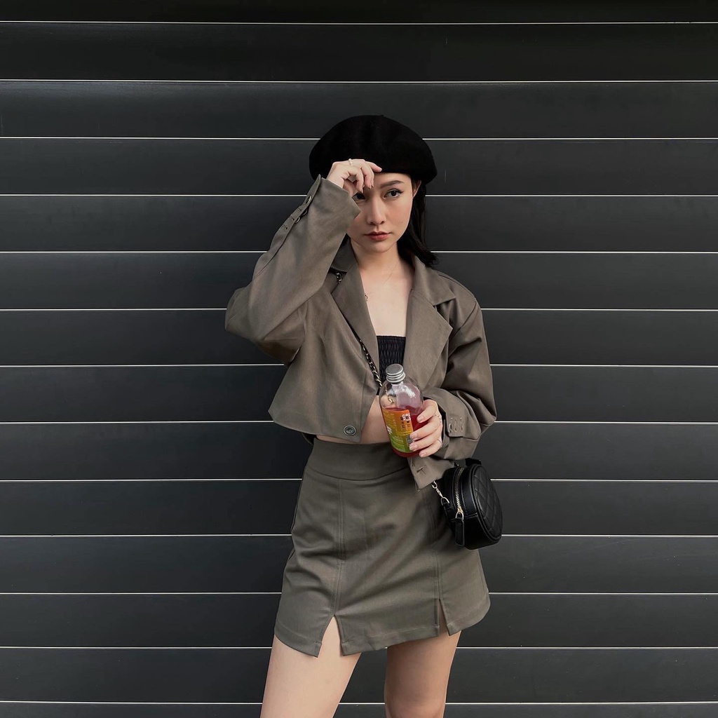 Chân váy mini xẻ tà màu xanh rêu, là min - MOSS GREEN SLIT MINI SKIRT
