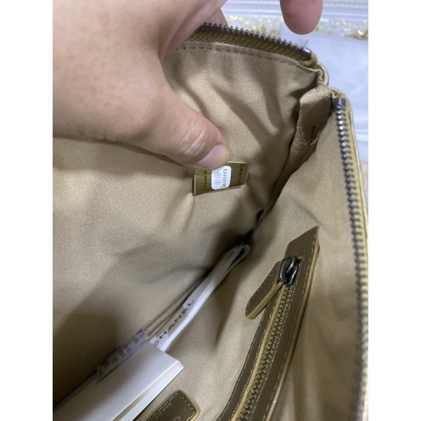 Clutch màu vàng đồng size 28