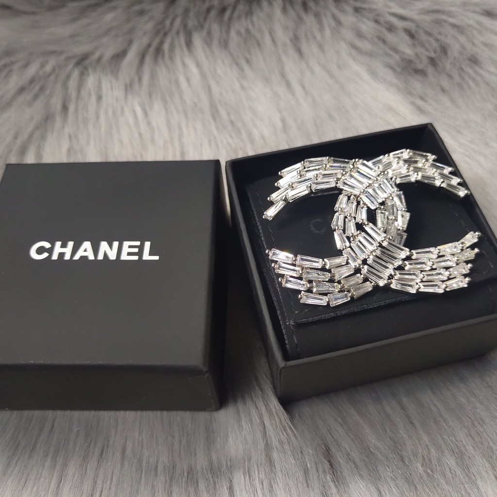 Trâm Cài Áo Hình Joker Đính Pha Lê