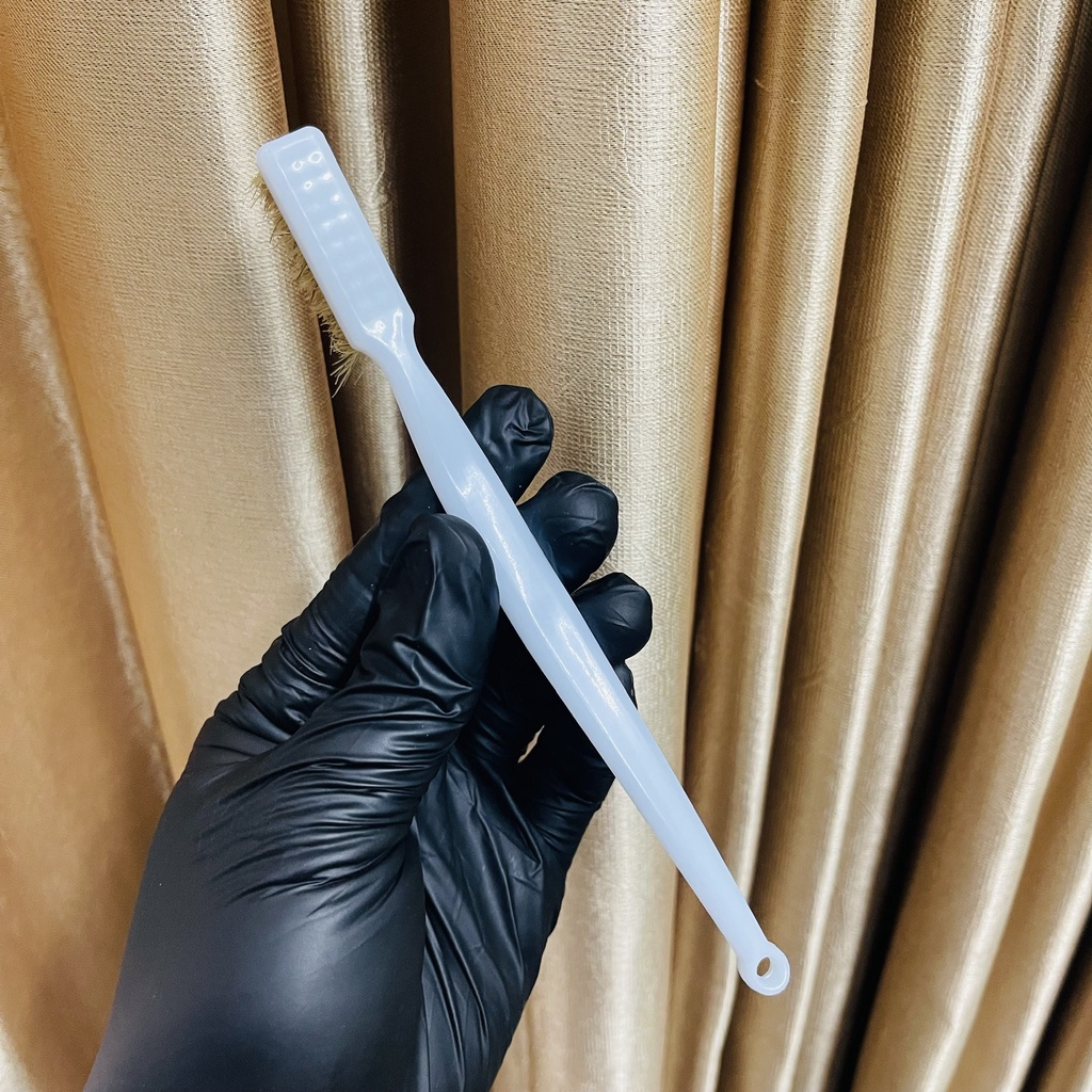 Bàn chải lông heo vệ sinh chi tiết xe máy loại tốt - 3 hàng lông vàng cán trắng