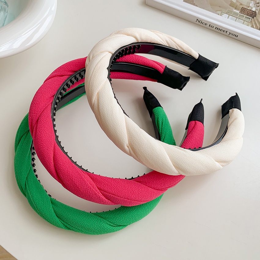 Băng đô thiết kế xoắn chống trượt giúp rửa mặt tiện lợi