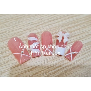 HYn Nailbox - Nailbox thiết kế theo size móng màu hồng thạch đính nơ trắng ngọc trai