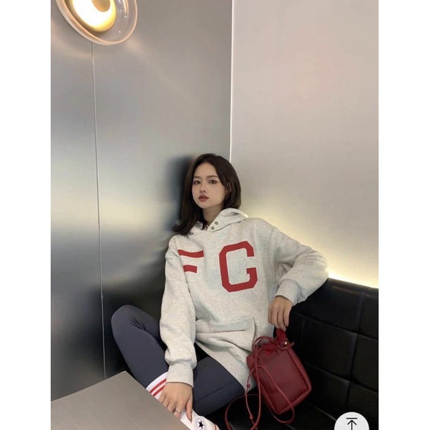 áo khoác hoodie có nút bấm ở nón in FG
