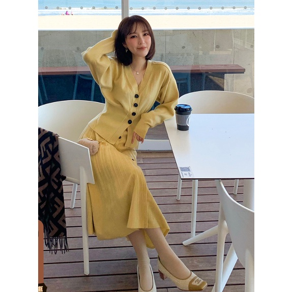 Set áo khoác cardigan + chân váy đuôi cá dệt kim 2 món khổ A4