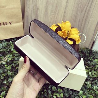 Hộp da cứng xịn đựng kính cực chất