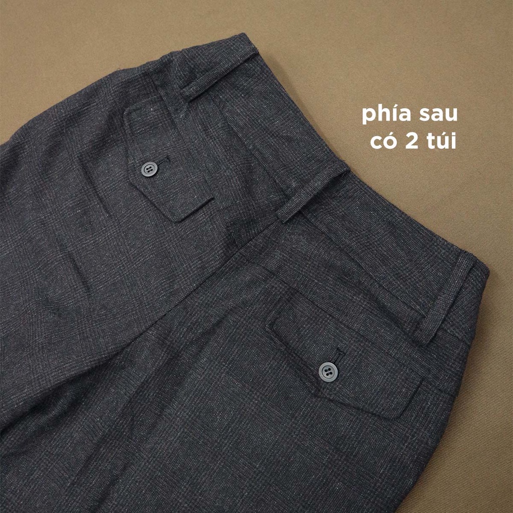 Quần dạ lửng của Elle màu đen có kẻ caro