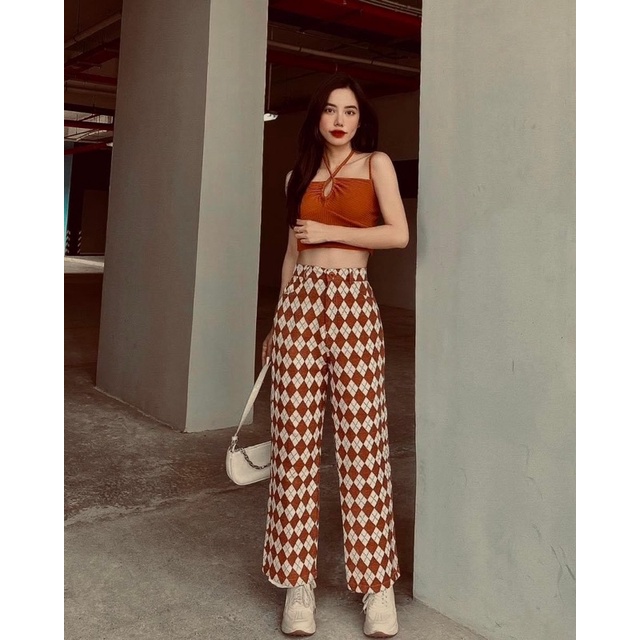 Set áo croptop yếm 2 dây nâu + quần suông culottes kẻ ô