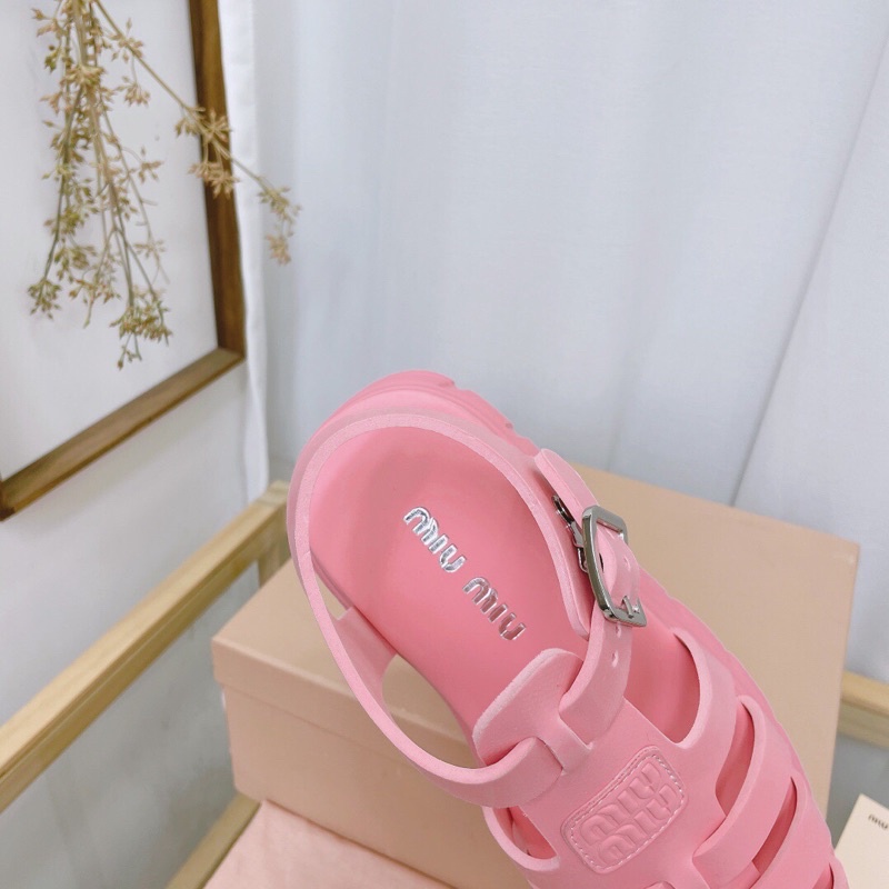 Sandal nữ bít mũi đế dày màu trơn có 3 màu thương hiệu MiuMiu mùa hè 2022 cao cấp