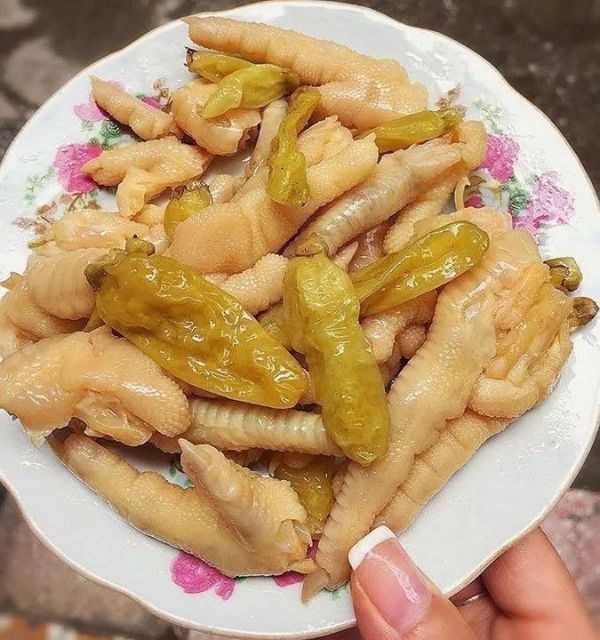 Sẵn hàng chân gà cay yuyu 80g