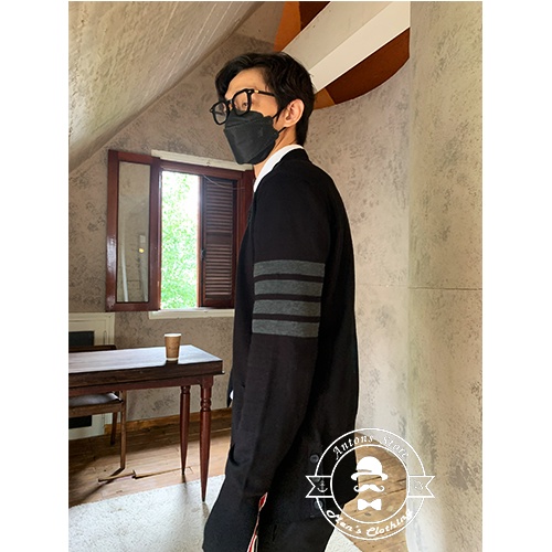 Áo Len Cardigan Thom Browne Màu Đen 4 Vạch Ghi