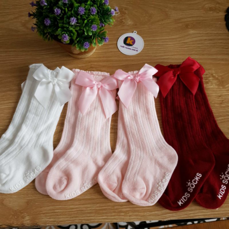 Tất Nơ cho bé gái