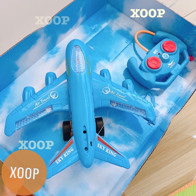Đồ chơi ! Máy bay điều khiển từ xa mô phỏng lúc hạ cánh