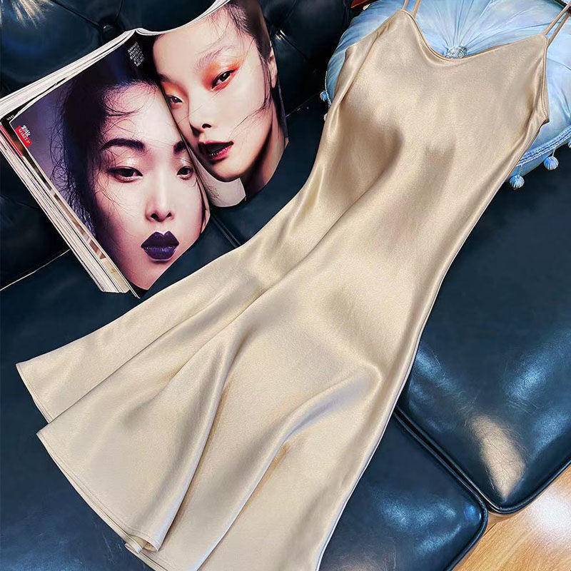 Đầm hai dây không tay dáng ôm hở lưng sành điệu cho nữ