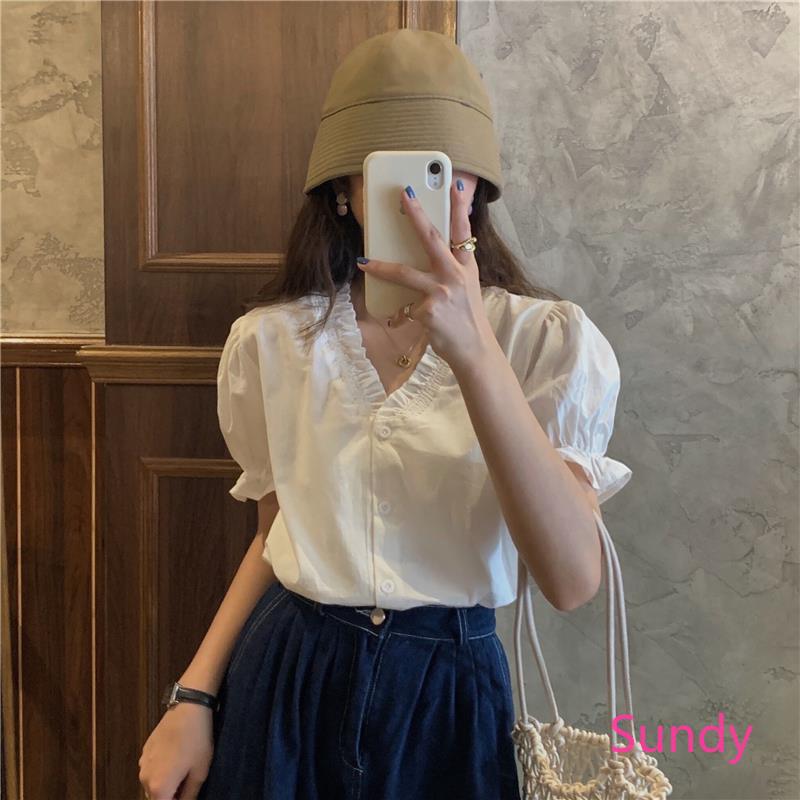 Áo Croptop Thiết Kế Cổ Chữ V Nữ Tính