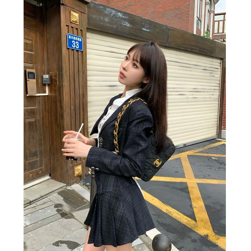 Bộ Áo Khoác Lửng Dáng Ngắn + Chân Váy Ngắn Xếp Ly Họa Tiết Kẻ Sọc Thời Trang Mùa Thu Hàn Quốc 2022 Mới