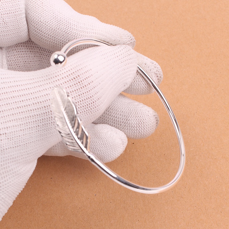 Vòng Tay Hở Mạ Bạc Hình Lông Vũ