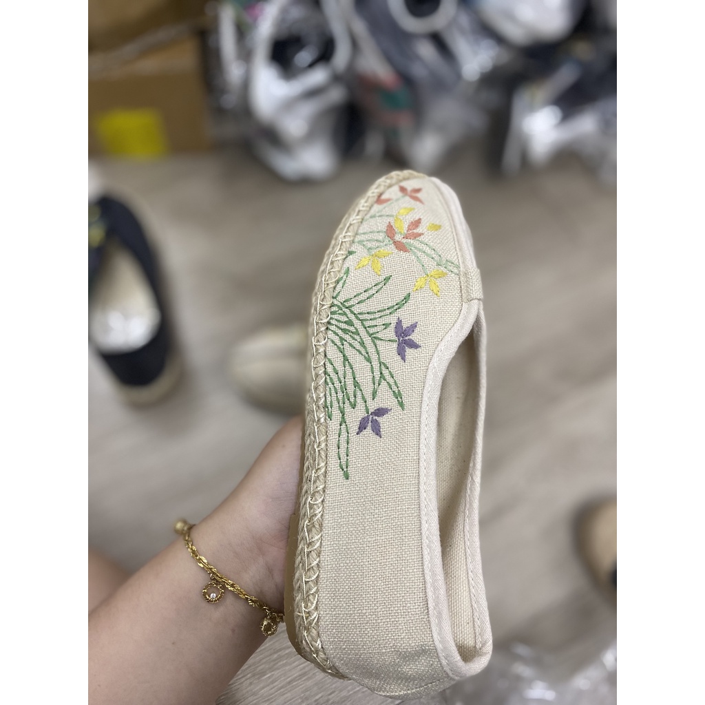 TAM51 Giày thêu hoa vải bố