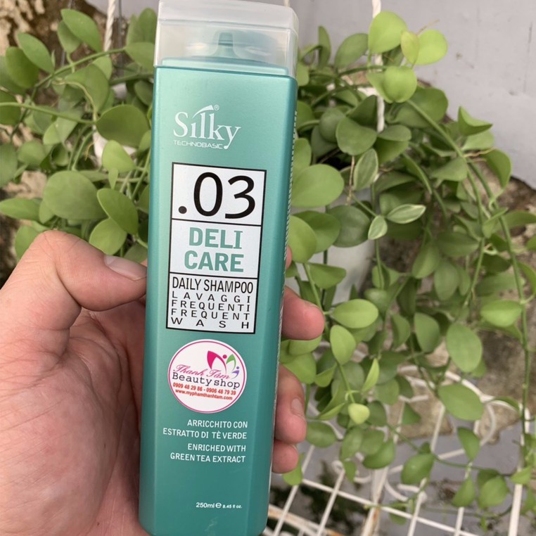 Dầu Gội Chăm Sóc Tóc Bóng Mượt Deli Care Daily Silky 250ml