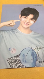 Combo mặt nạ đất sét và poster innisfree wanna one