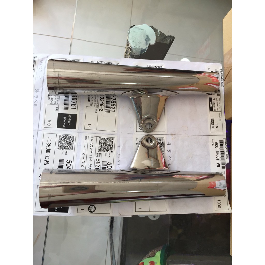 Cặp tai thỏ xe 67 bằng inox hít