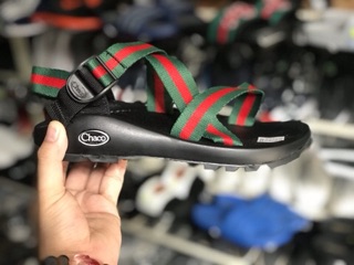 Dép chaco kẻ guci