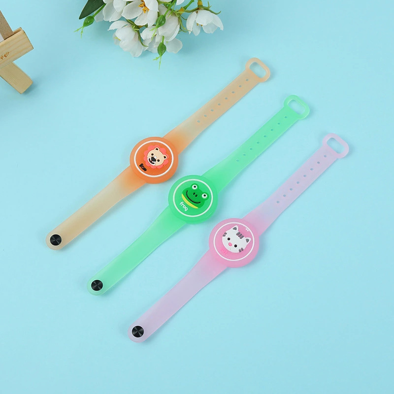 Vòng đeo tay chống muỗi phát sáng dành cho bé