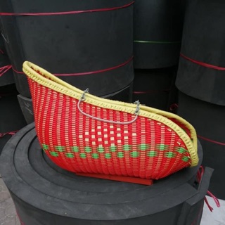 Giỏ xách gà tiện lợi