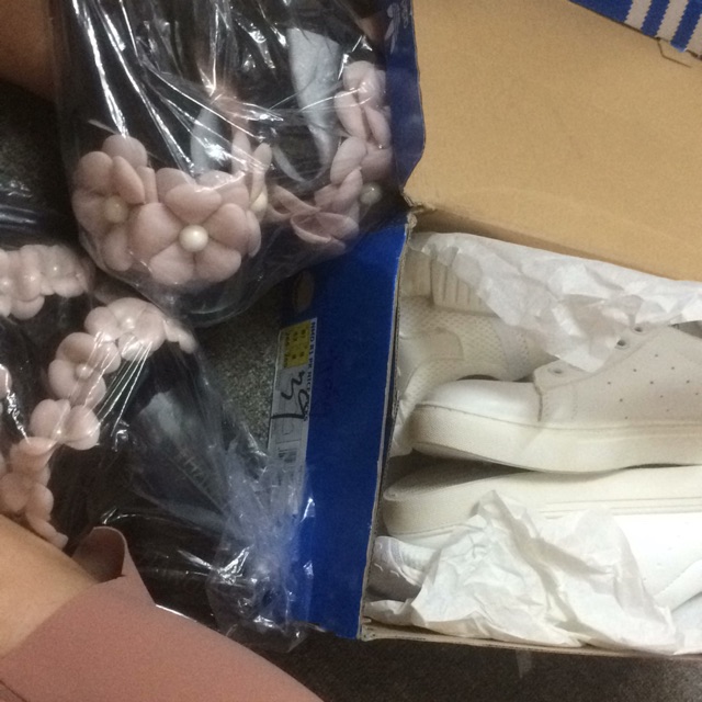 Combo 2 đôi giày thể thao + 2 đôi dép